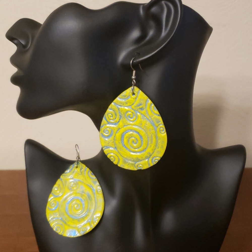 Handmade shell earrings - Picture 2 of 2